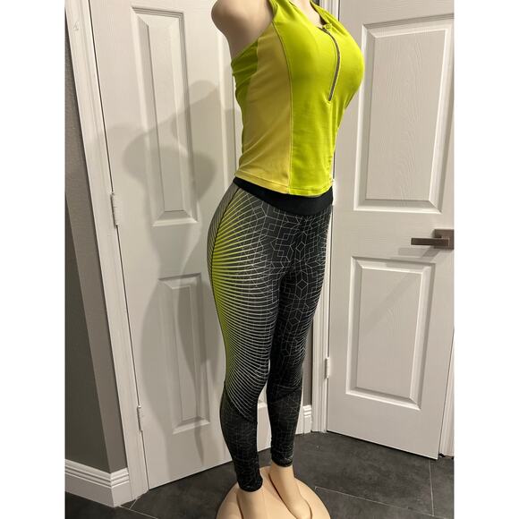 Nike Women’s Workout Set – Medium Tank + Small Nike Pro Leggings - Picture 3 of 9